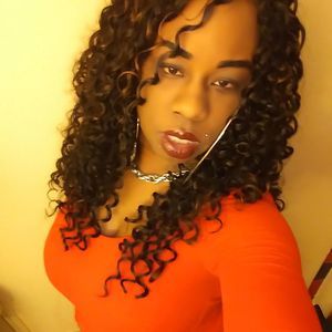 Meet your Posher, Tia